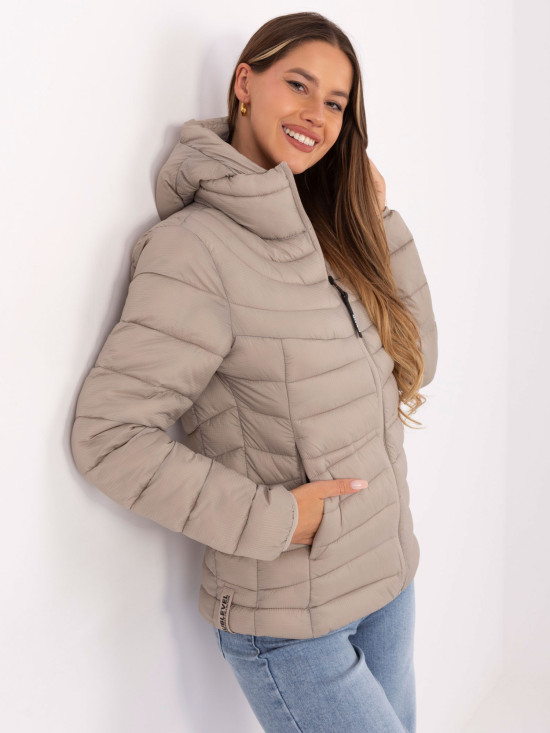Béžová prešívaná bunda s kapucňou