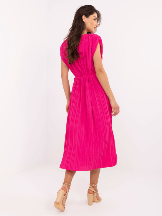 Elegantné midi šaty v ružovej farbe