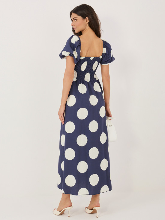 Maxi šaty s bodkami a odhalenými ramenami, tmavomodré