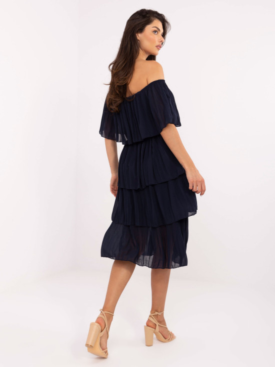 Tmavomodré elegantné off-shoulder šaty s volánom