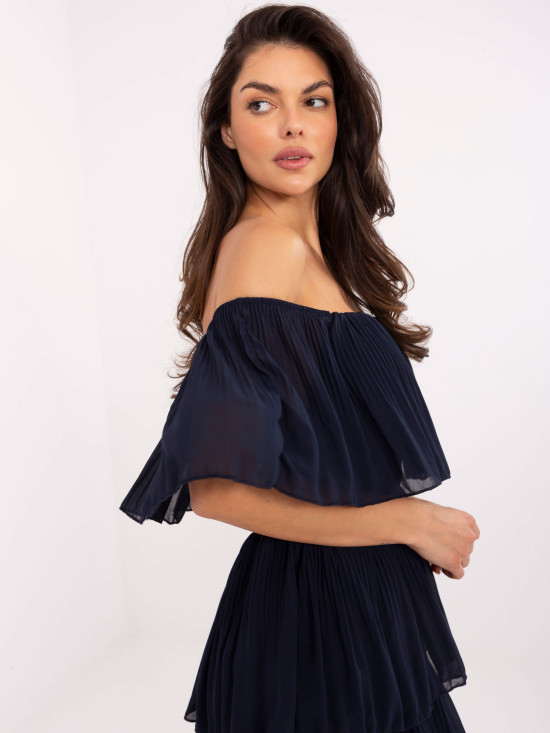 Tmavomodré elegantné off-shoulder šaty s volánom