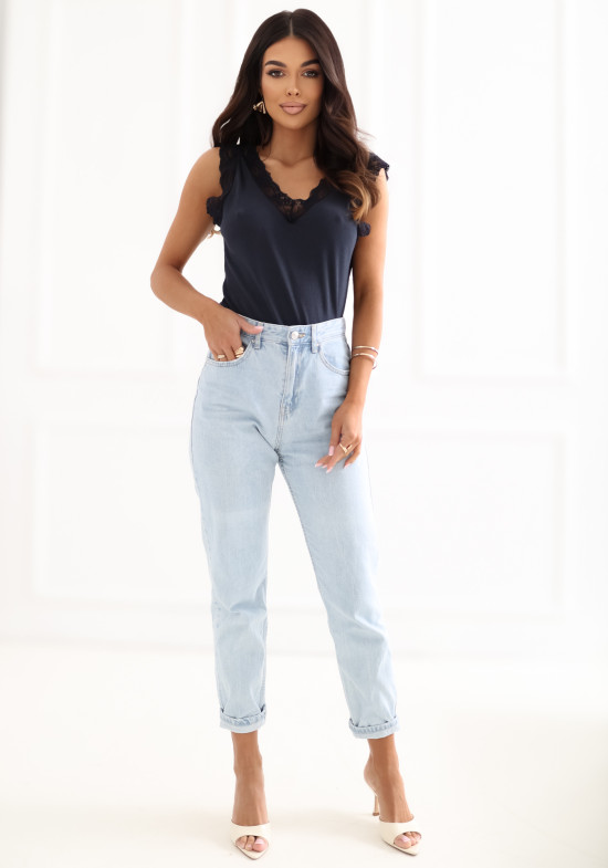 Tmavomodrý rebrovaný top s čipkou a V-výstrihom