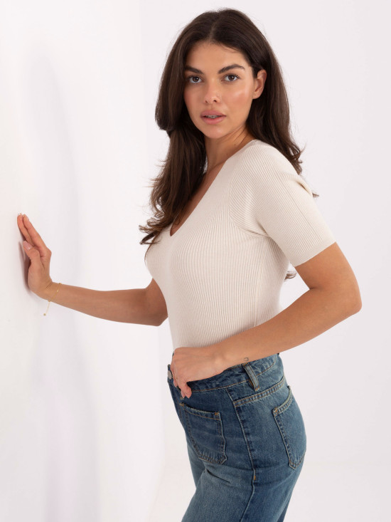 Béžový rebrovaný pulóver s V-výstrihom