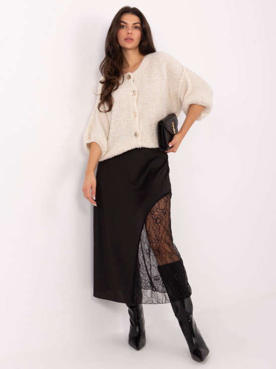 Elegantný béžový pulóver s 3/4 rukávmi a gombíkmi