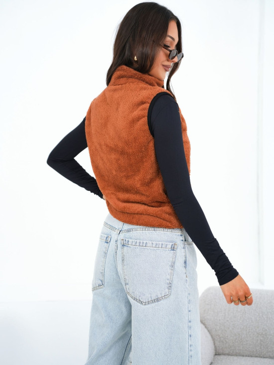 Hnedá kožušinová vesta