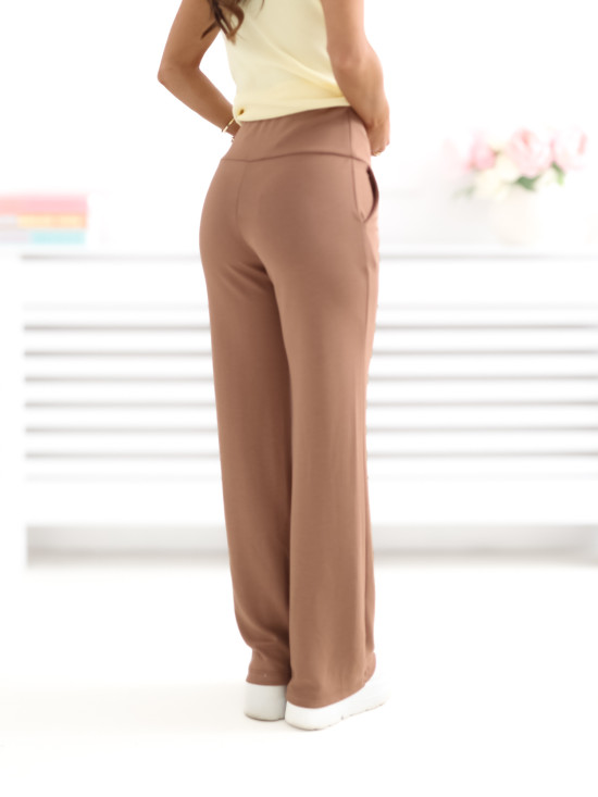 Béžové športové nohavice s rovným strihom