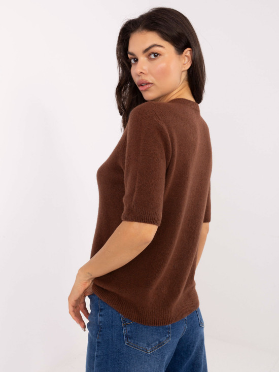 Hnedý pletený pulóver s krátkym rukávom