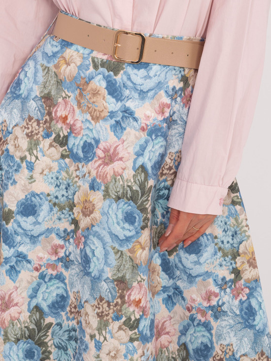 Elegantná midi sukňa s kvetinovým vzorom a opaskom, svetlomodrá