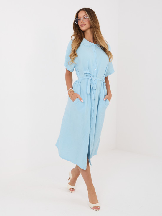 Svetlomodré rozšírené midi šaty s opaskom