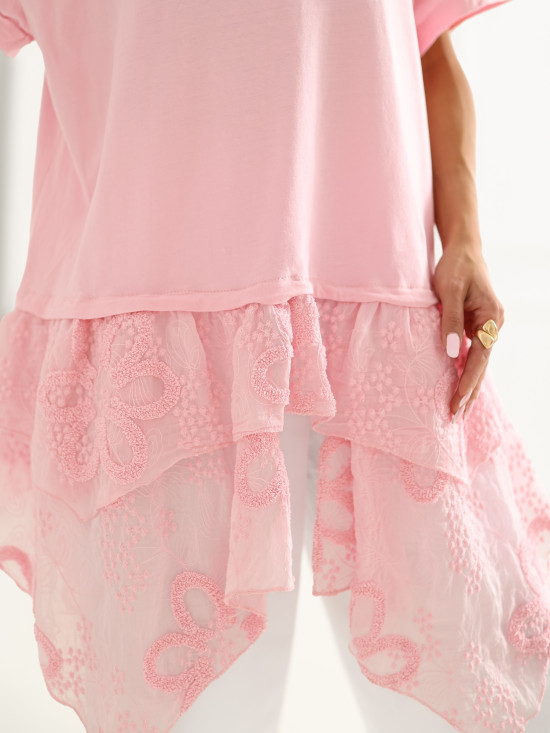 Ružová bavlnená blúzka s volánom a výšivkou