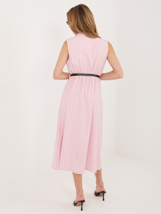 Elegantné ružové midi šaty s pásikom a golierom