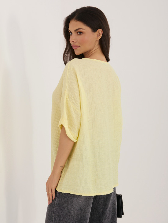 Žltá blúzka s V-výstrihom a krátkym rukávom