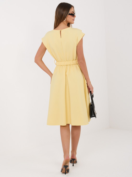 Žlté rozšírené midi šaty s opaskom
