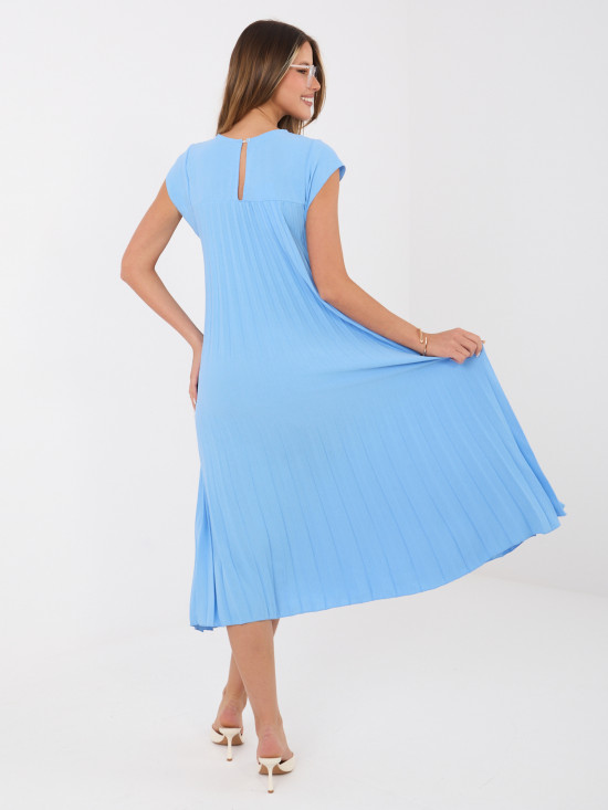 Modré koktejlové midi šaty bez rukávov