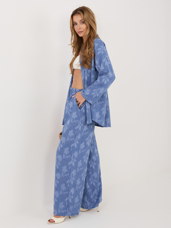 Modrý dámsky komplet s košeľou a nohavicami