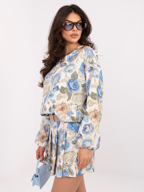 Modré kvetované šortky so širokými nohavicami a opaskom