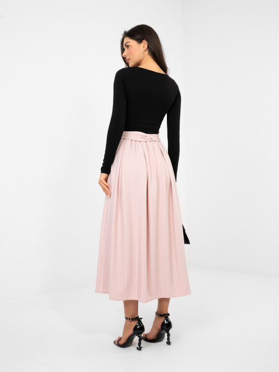 Ružová elegantná midi sukňa s pásikmi a opaskom