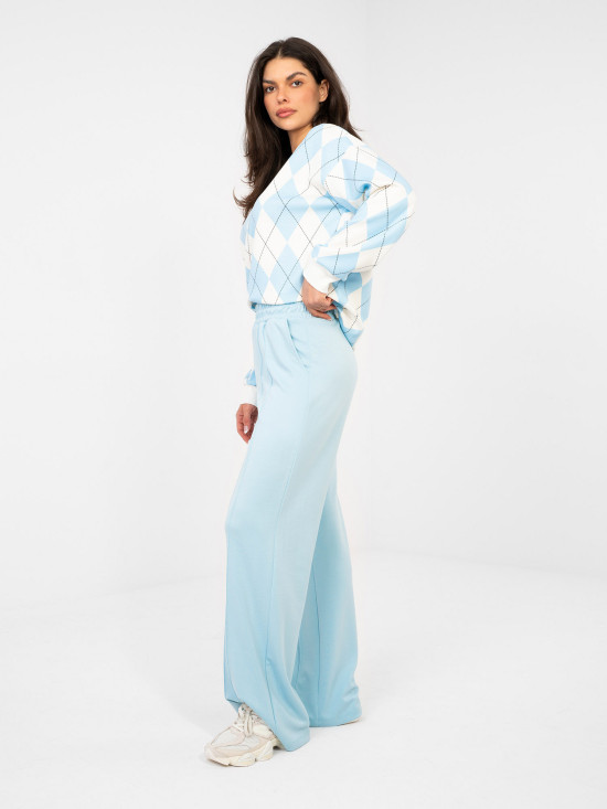 Dámske široké teplákové nohavice v svetlomodrej farbe