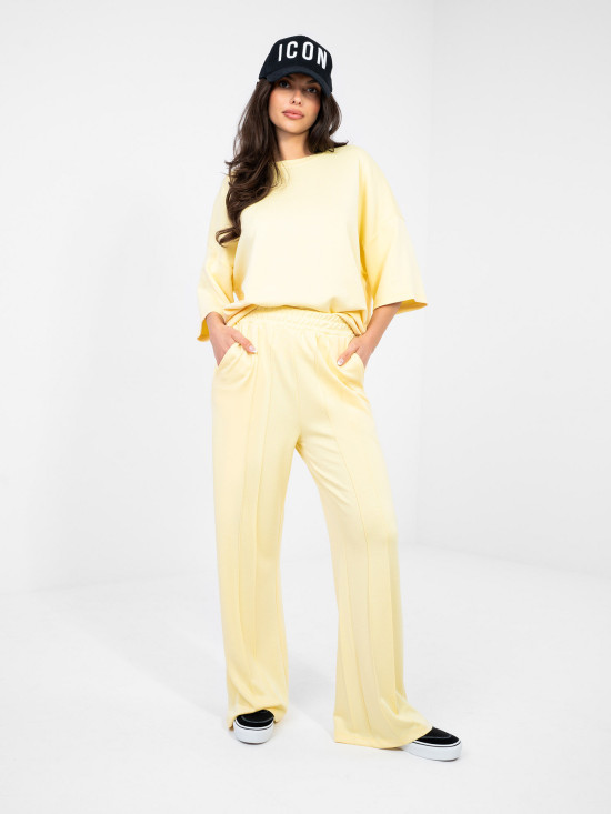 Žlté široké teplákové nohavice