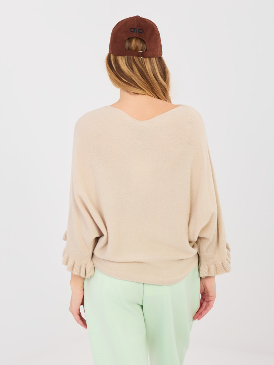 Béžový pulóver s 3/4 rukávmi a volánom