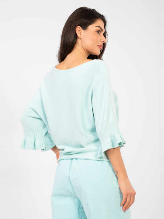 Svetlomodrý elegantný pulóver s 3/4 rukávom a volánom