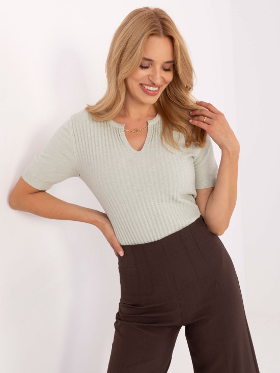 Elegantný pistáciový pulóver