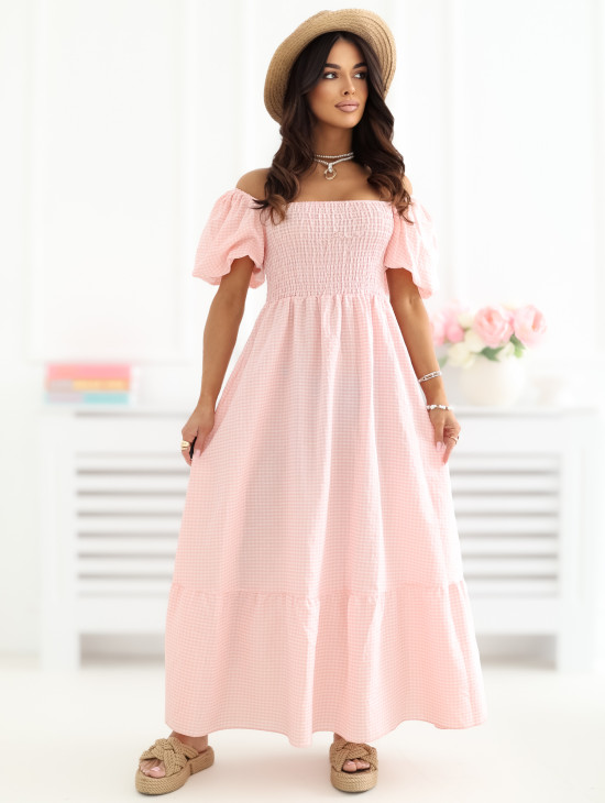 Broskyňové midi šaty s volánom a károvaným vzorom