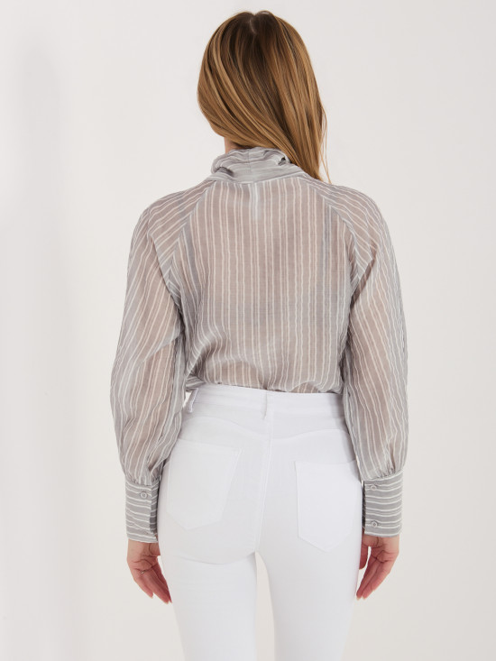 Sivá pruhovaná košeľa s viazaním