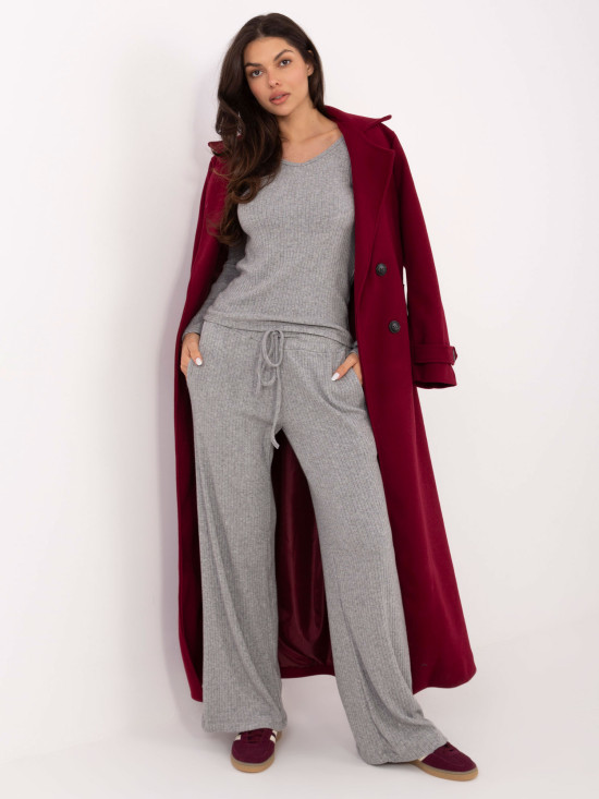 Sivý rebrovaný pulóver s V-výstrihom