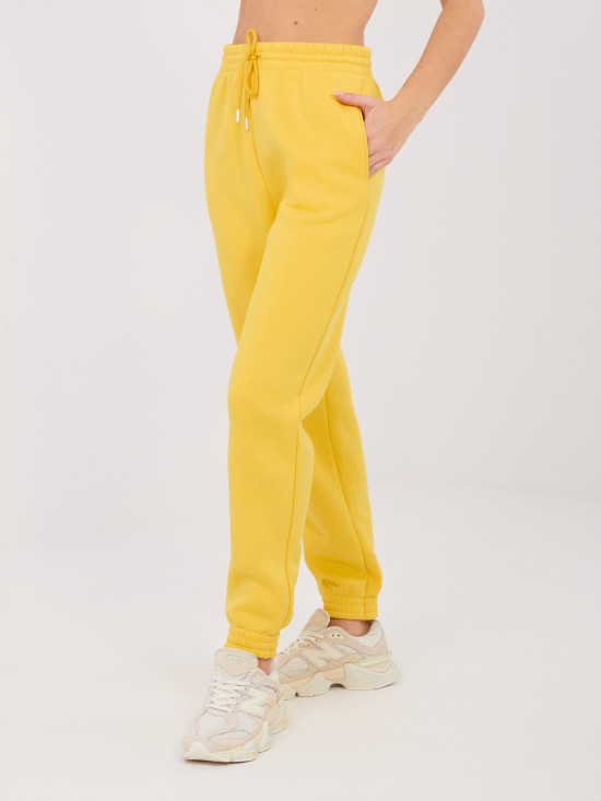 Žlté teplákové nohavice s vysokým pásom a bočnými vreckami