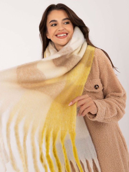 Elegantný žltý šál s kockovaným vzorom