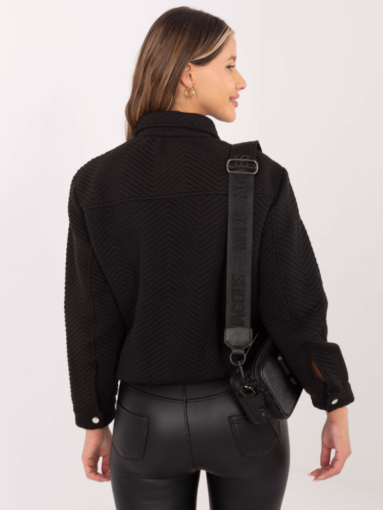 Pohodlná čierna prechodná bunda