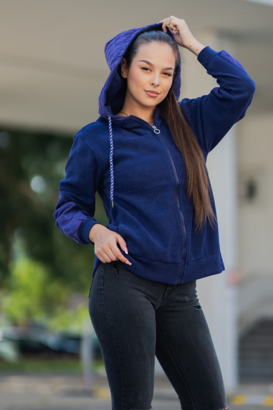 Svetlosivá menčestrová mikina