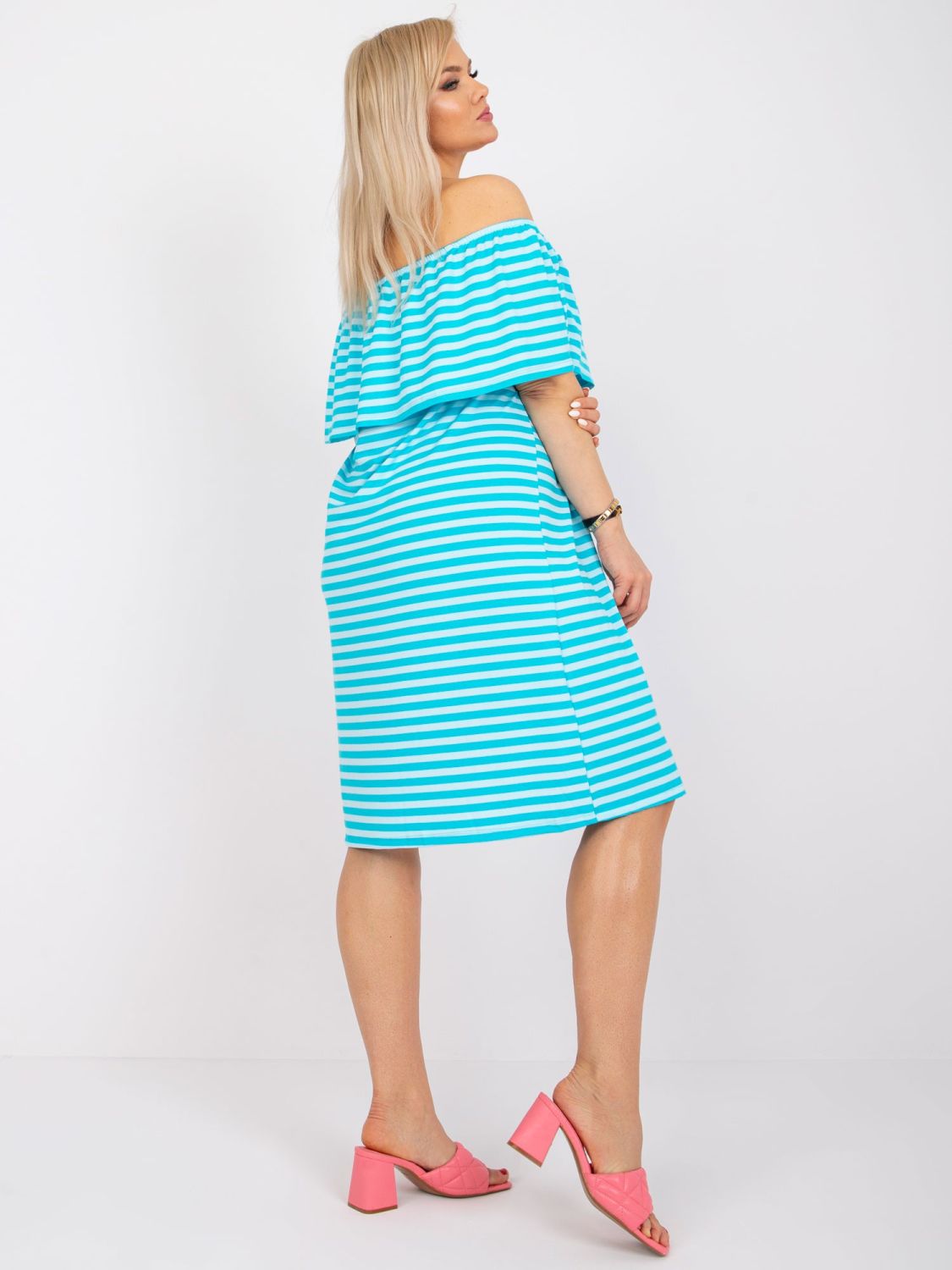 Bielo-modré pruhované plus-size šaty