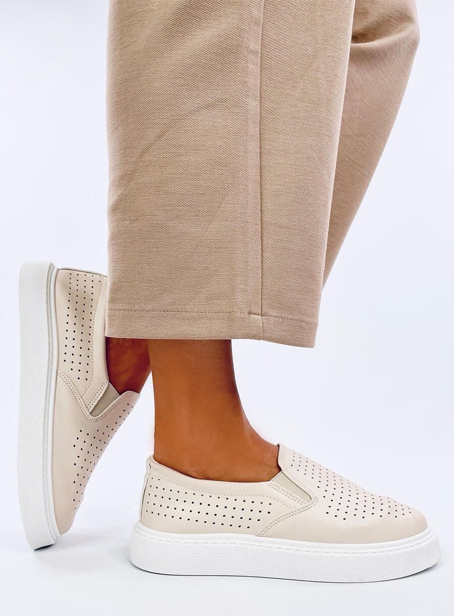 Perforované slip-on tenisky béžové