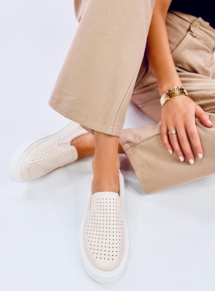 Perforované slip-on tenisky béžové