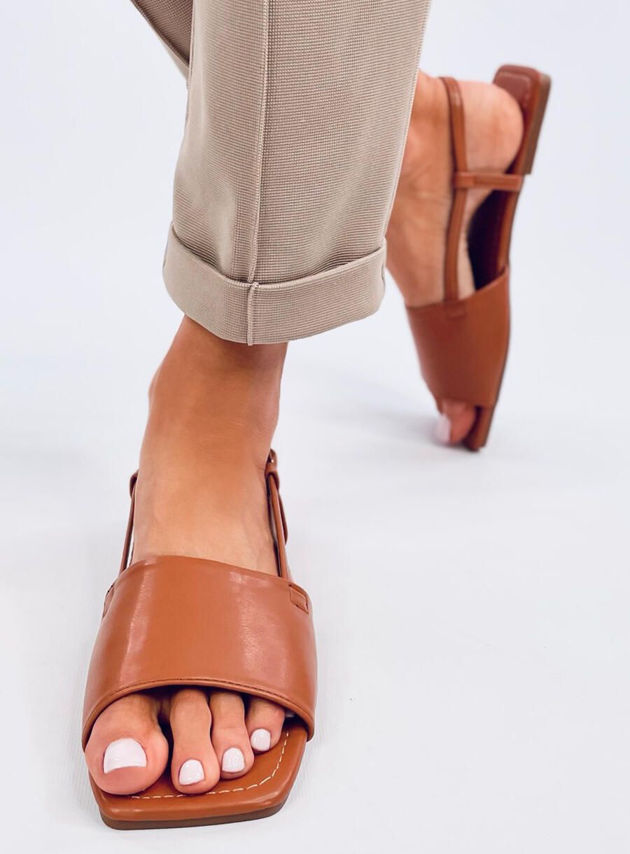 Camel hnedé sandále na plochej podrážke