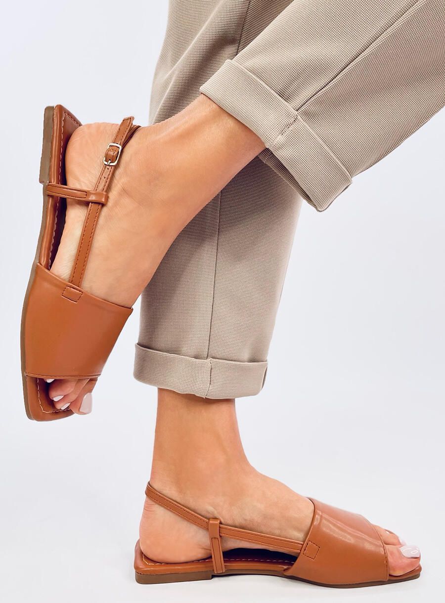 Camel hnedé sandále na plochej podrážke