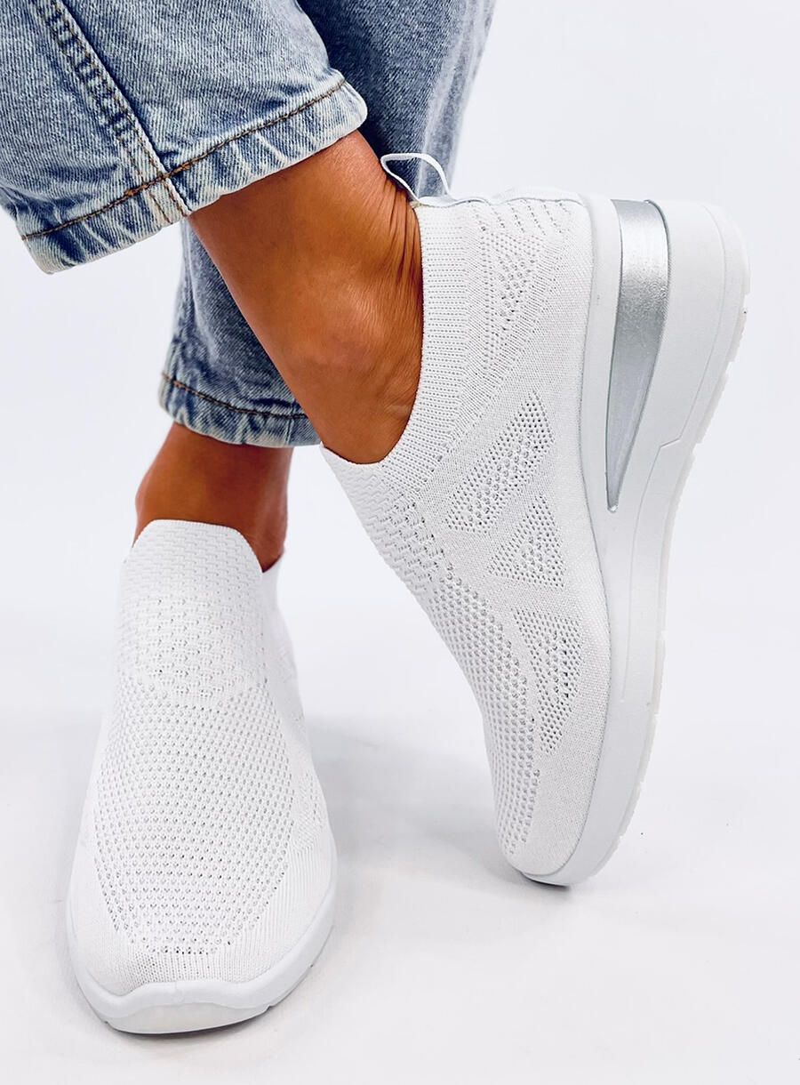 Elastické tenisky na vyvýšenej podrážke biele