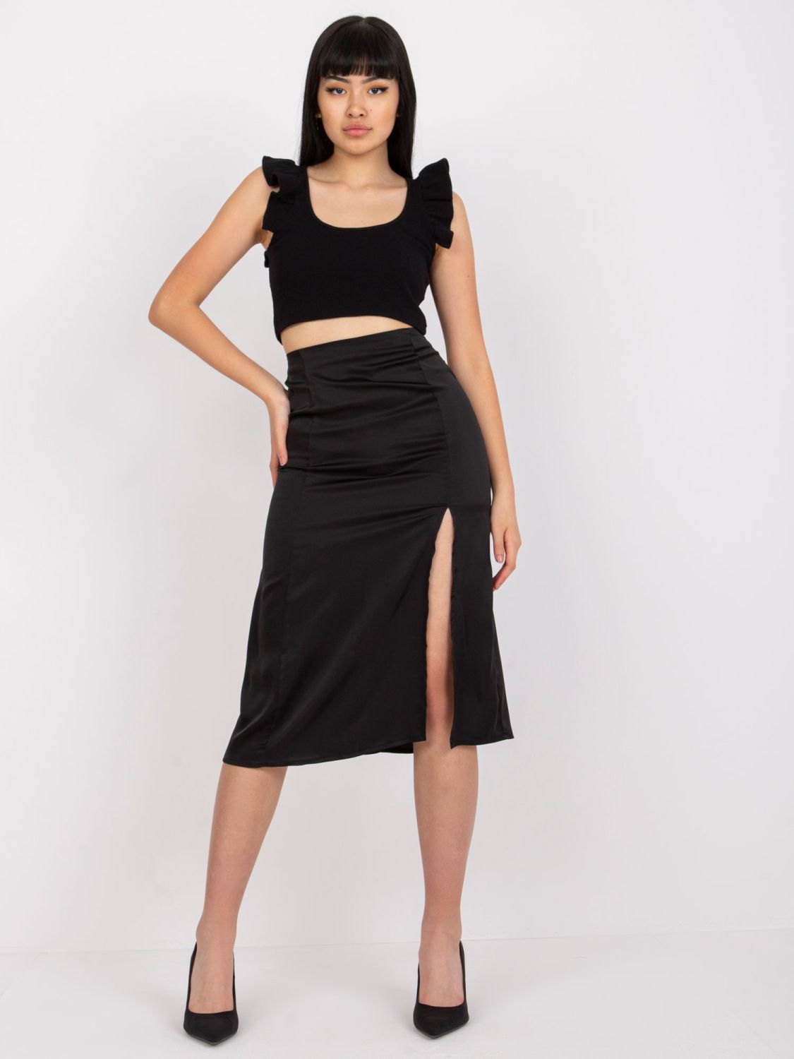 Elegantná midi sukňa v čiernej farbe