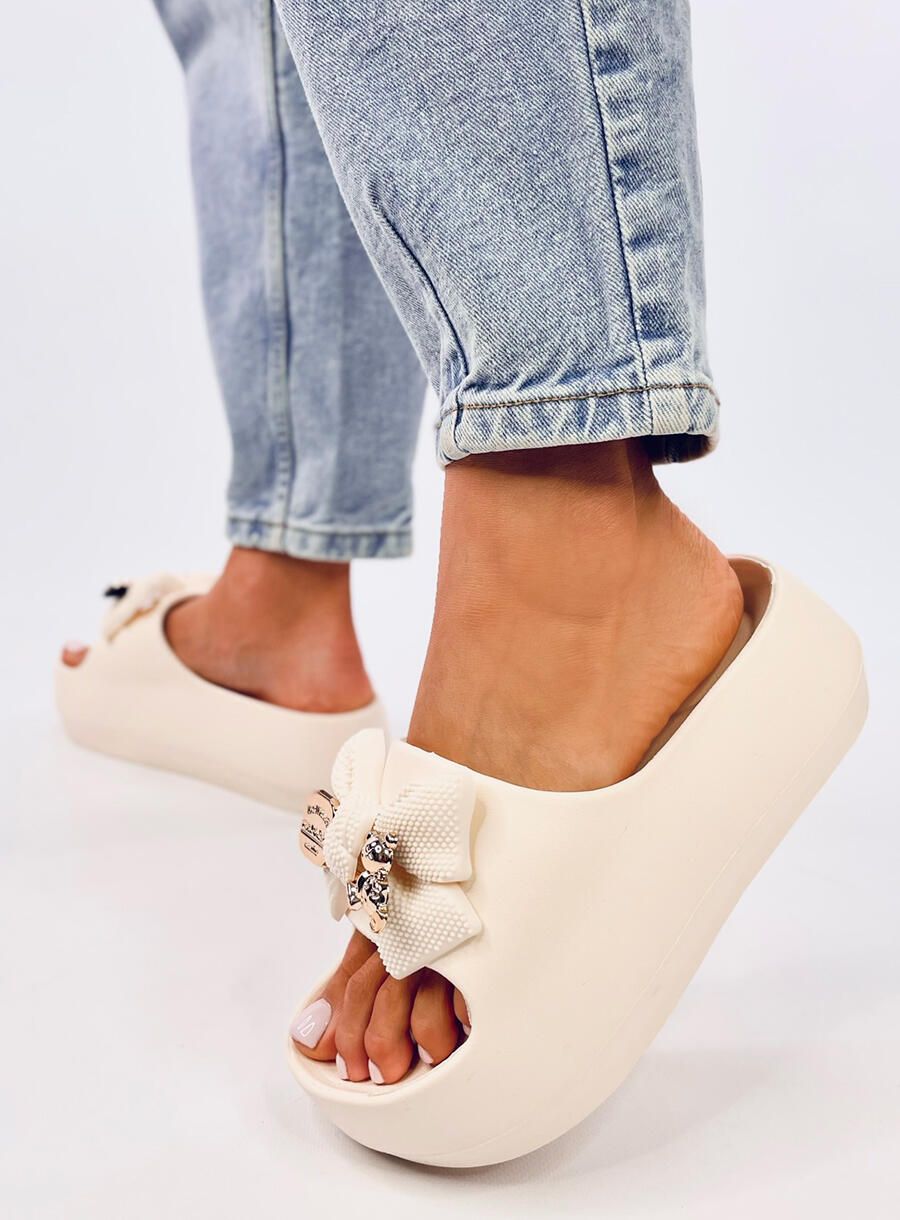 Biele dámske gumové šľapky s mašľou