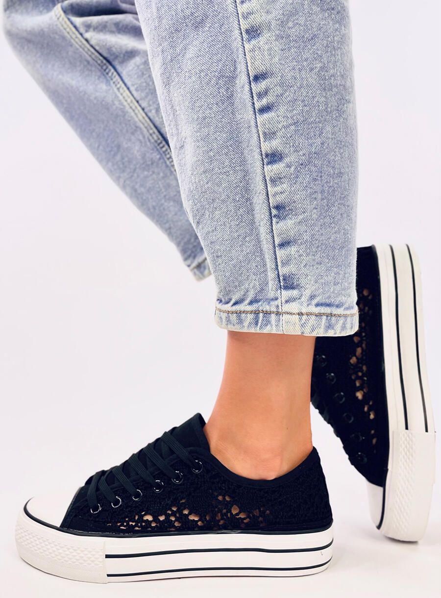 Čierne čipkované tenisky