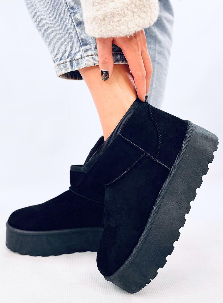 Nízke snehule na platforme čierne