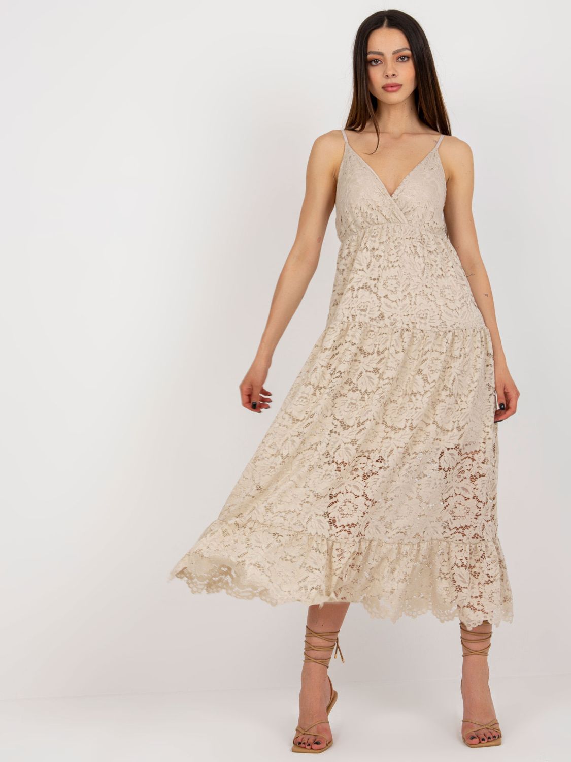Béžové čipkované elegantné šaty v maxi dĺžke