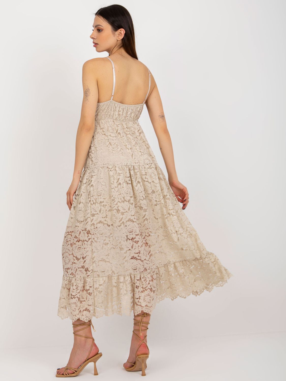 Béžové čipkované elegantné šaty v maxi dĺžke