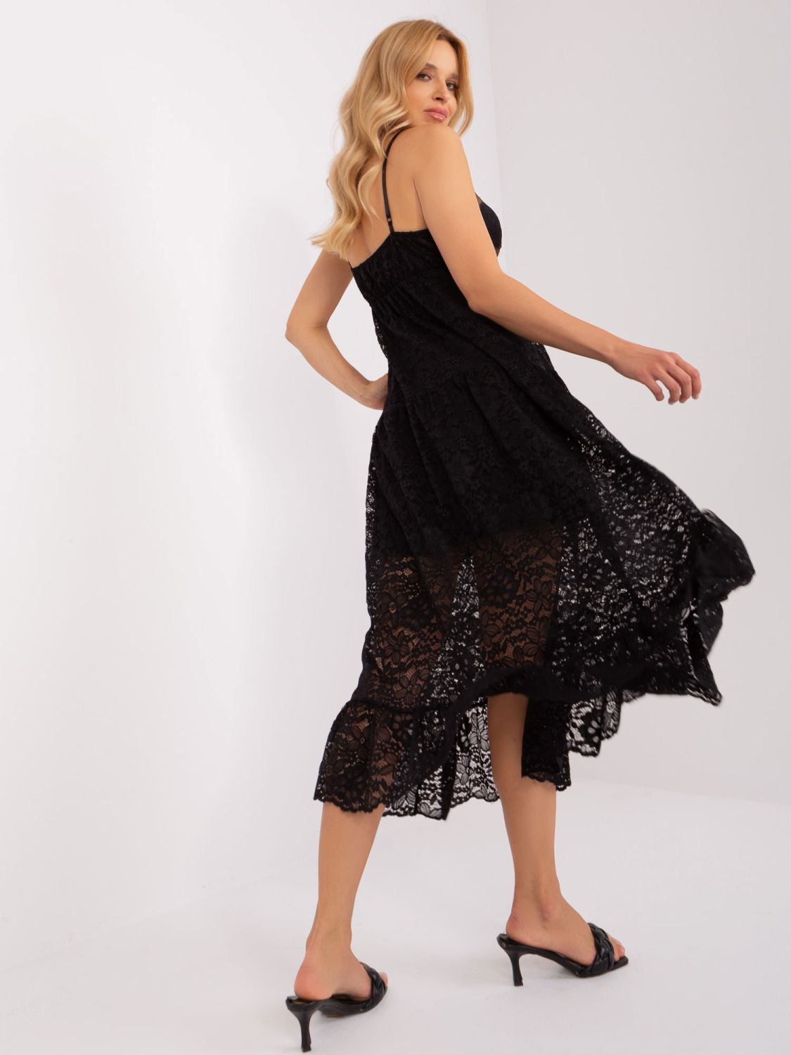 Čierne čipkované elegantné šaty v maxi dĺžke