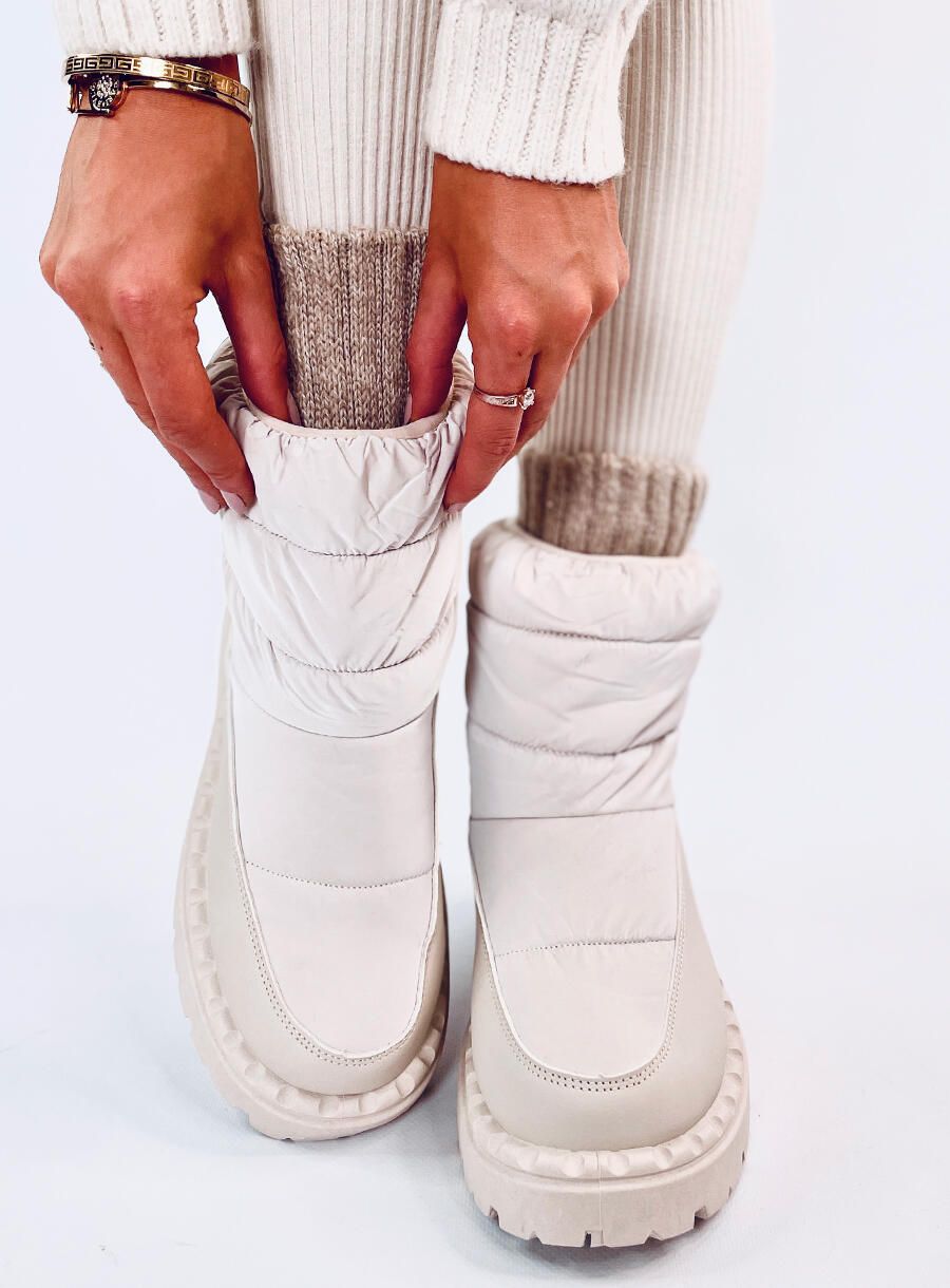 Krémové prešívané snehule na platforme