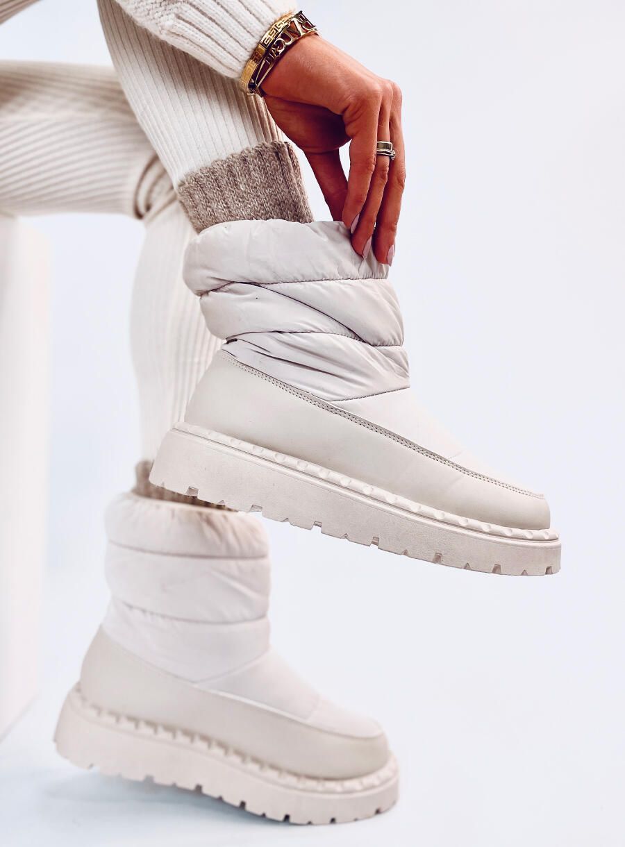 Krémové prešívané snehule na platforme