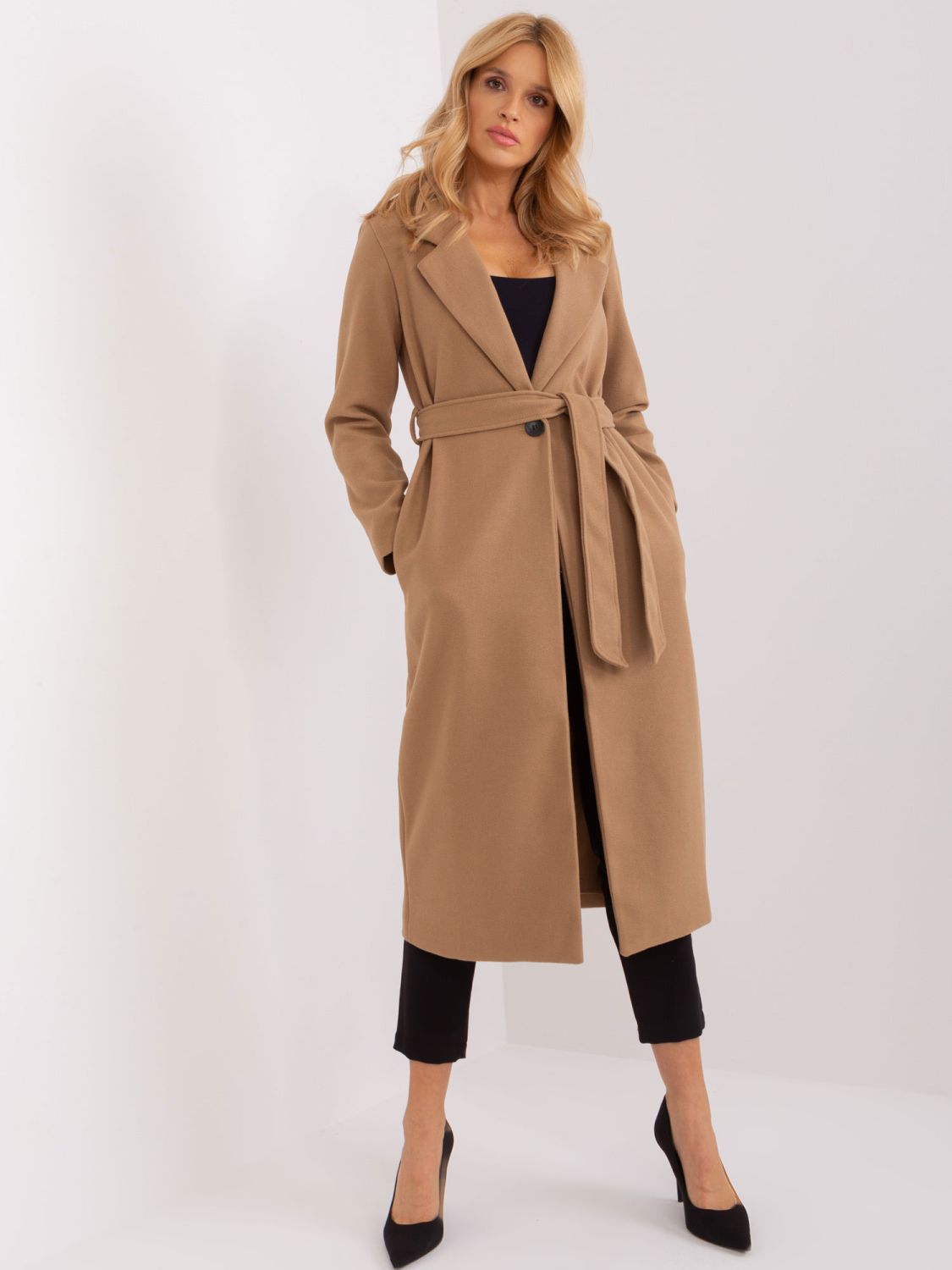 Elegantný prechodný kabát v camel farbe