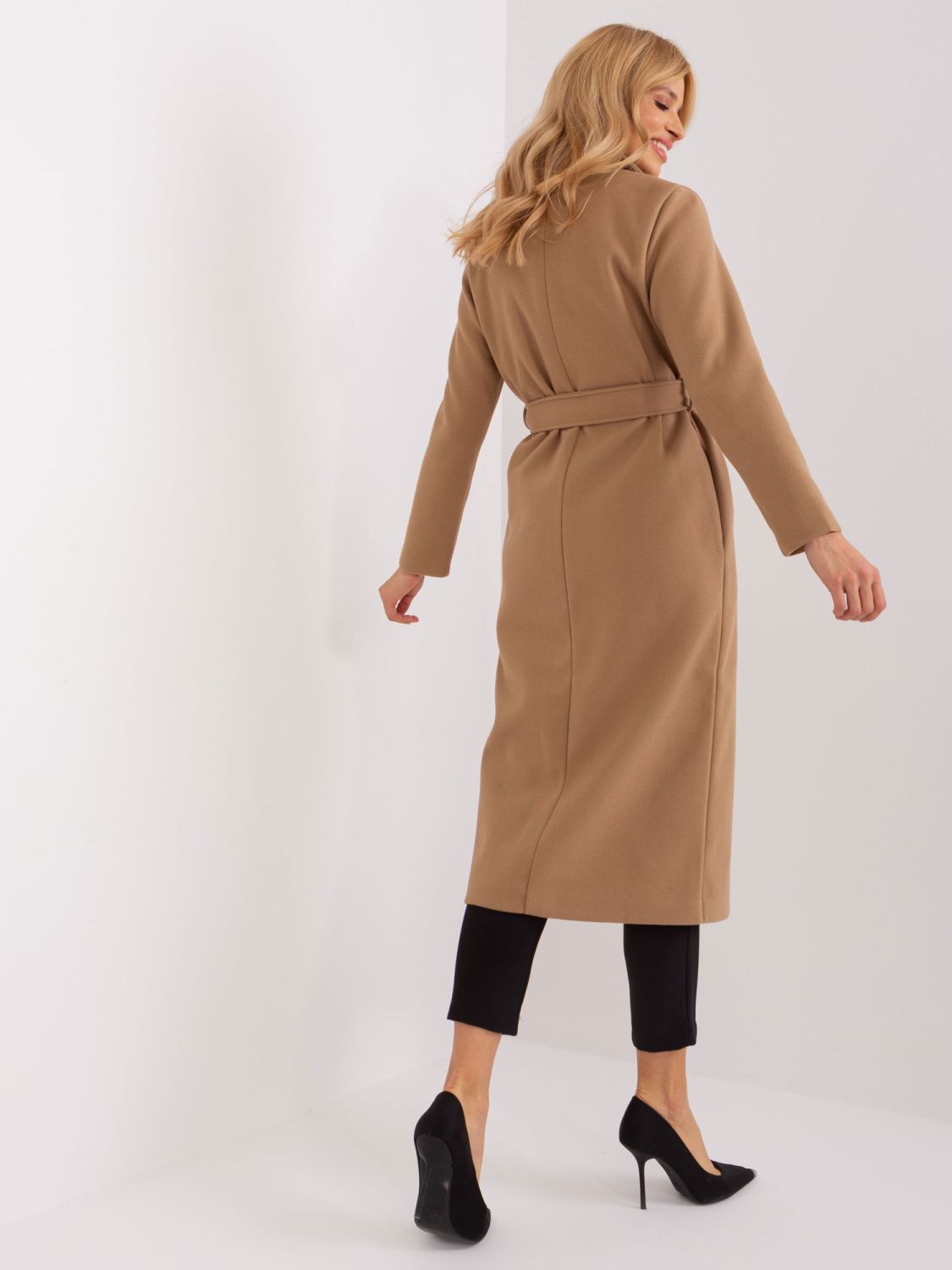 Elegantný prechodný kabát v camel farbe